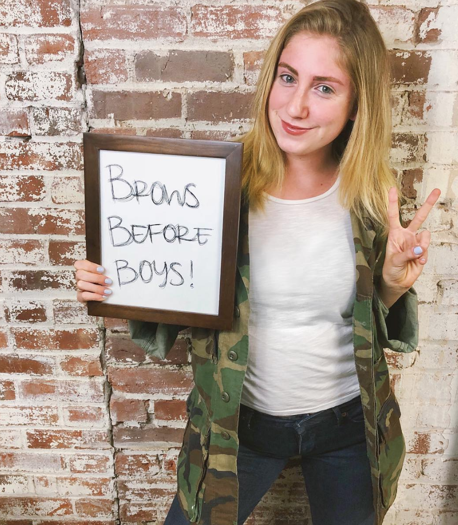 Alexa Curtis top fashion bloggers